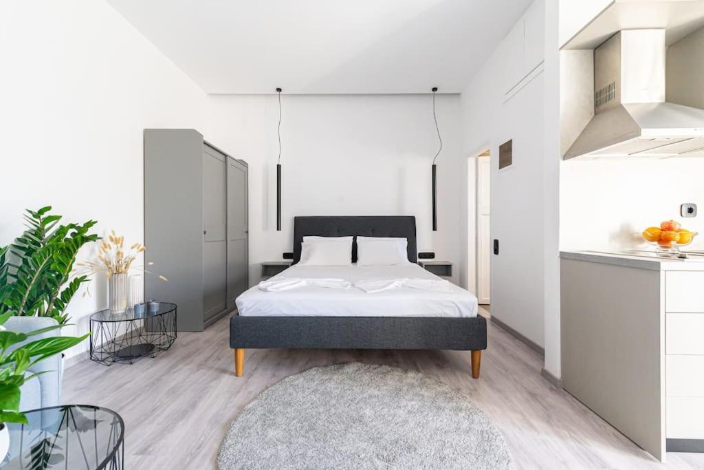 Elegant Fully Equipped Near Centre Apartment *