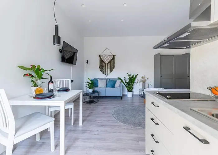 Elegant Fully Equipped Apartment Near City Centre