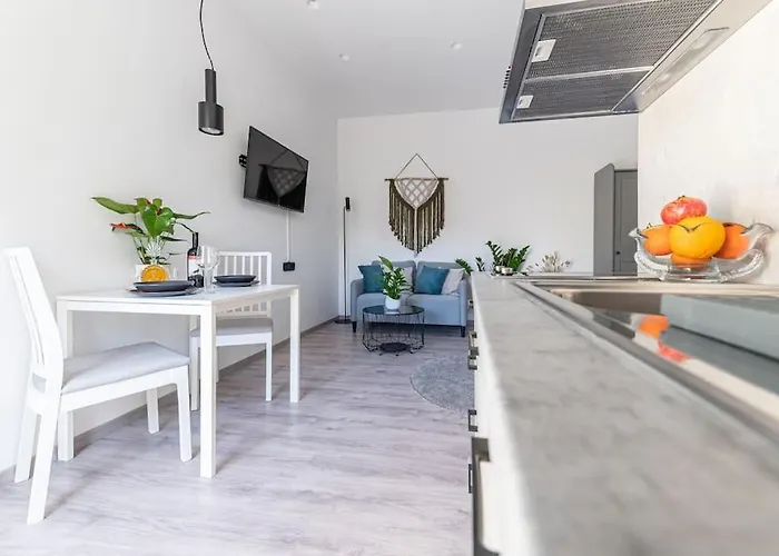 Elegant Fully Equipped Apartment Near City Centre